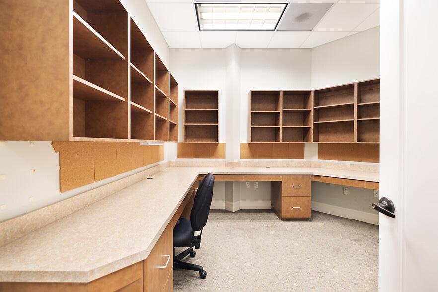 More Photos Of 3021 N Airport Pulling Rd, Naples Office For Sale