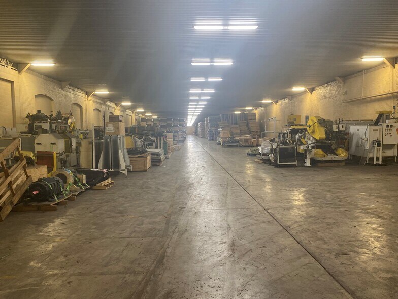 More Photos Of 212 Tank Rd, Berwick Warehouse For Lease