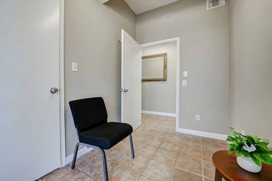 More Photos Of 2601 Prospect St, Houston Medical For Sale