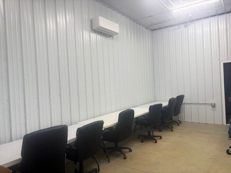 More Photos Of 3555 Smokey Ridge Rd, Vassar Warehouse For Lease