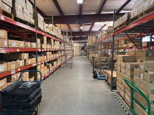 More Photos Of 878 Waterway Pl, Longwood Warehouse For Lease