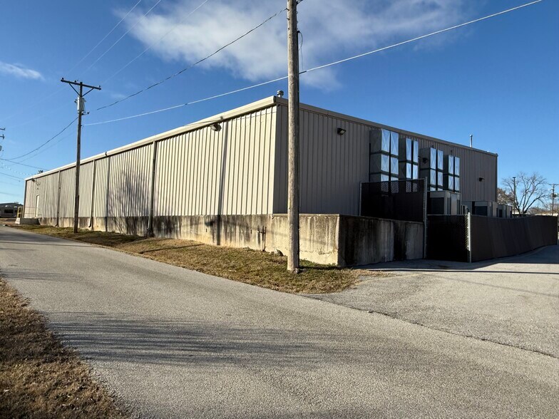More Photos Of 201 W Tilden St, Humansville Freestanding For Sale