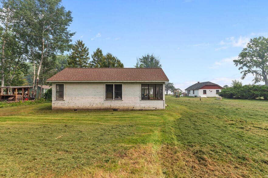 More Photos Of 138 E Front St, Marquette Trailer Camper Park For Sale