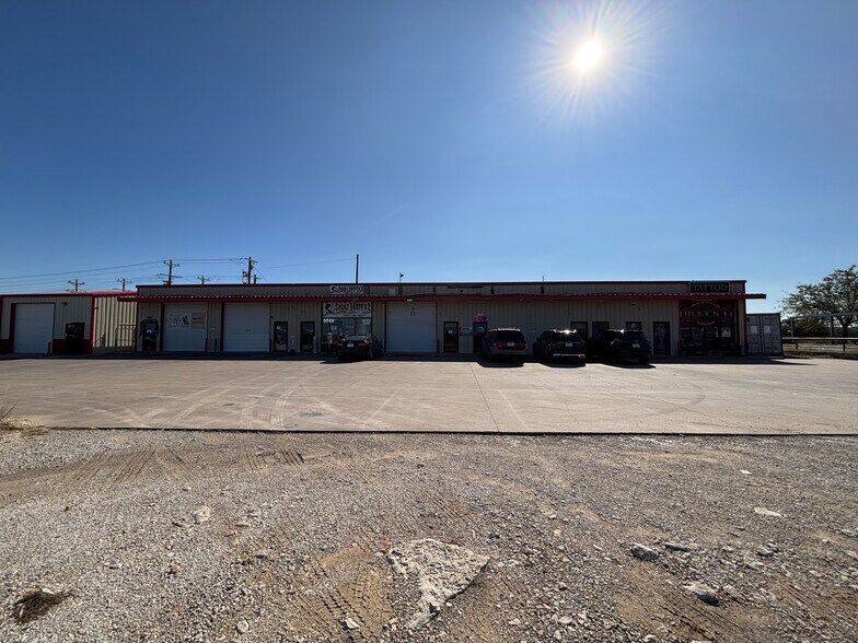More Photos Of 2655 W US Highway 377, Granbury Warehouse For Lease