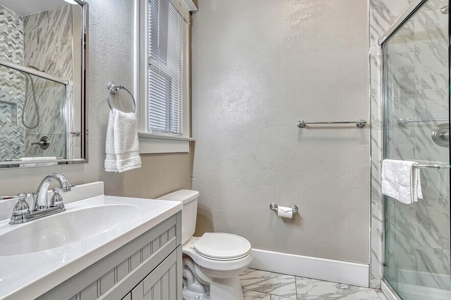 More Photos Of 6 Boulder Crescent St, Colorado Springs Hotel For Sale