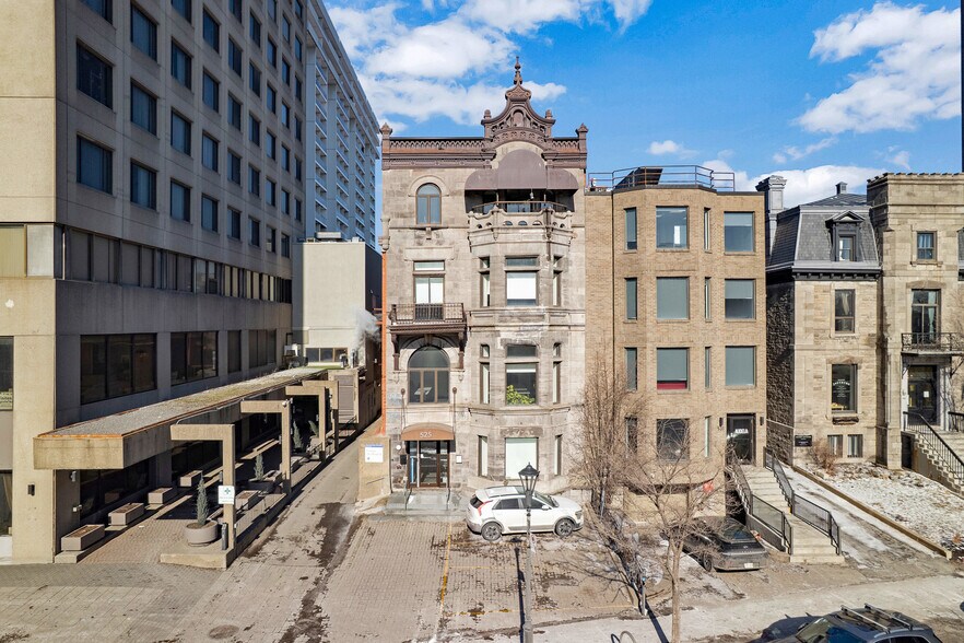 More Photos Of 525 Rue Sherbrooke E, Montréal Office For Lease