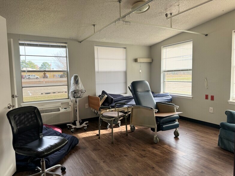 More Photos Of 540 SE Front St, De Kalb Skilled Nursing Facility For Sale