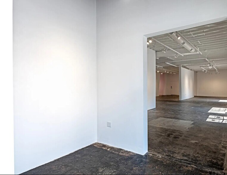 More Photos Of 217 Fairview Ave, Houston Freestanding For Lease