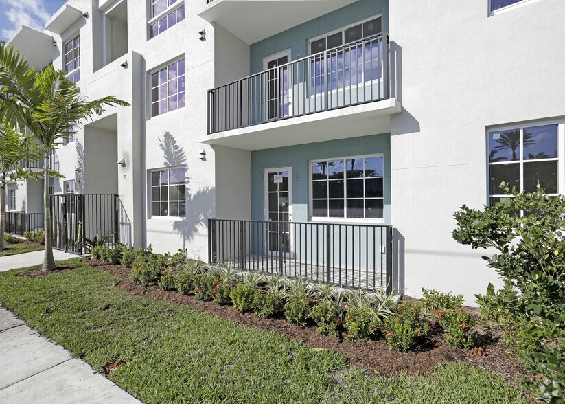 More Photos Of 20000 W Dixie Hwy, Miami Unknown For Lease