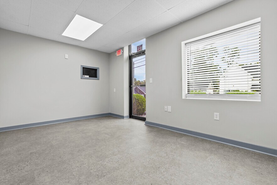 More Photos Of 506 N Main St, Winchester Light Distribution For Sale