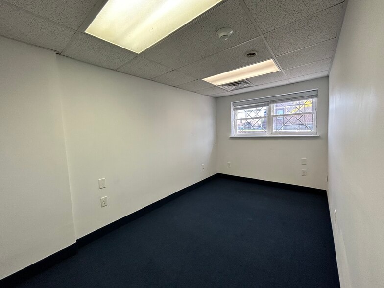 More Photos Of 1101 Ivy Hill Rd, Philadelphia Light Distribution For Lease