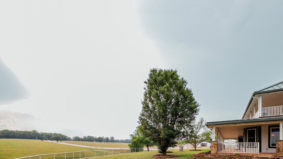 More Photos Of 352 MO-245, Dadeville Horse Stables For Sale