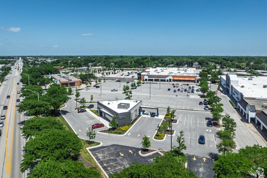 More Photos Of 600-836 E Rand Rd, Arlington Heights Unknown For Lease