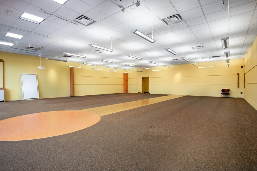 More Photos Of 3815 Devonshire Ave NE, Salem Freestanding For Lease