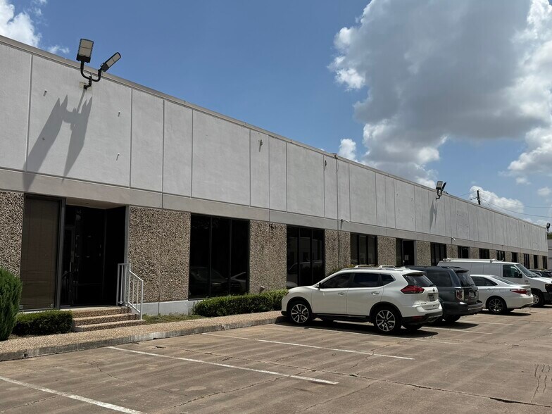 More Photos Of 5803 Sovereign Dr, Houston Warehouse For Lease