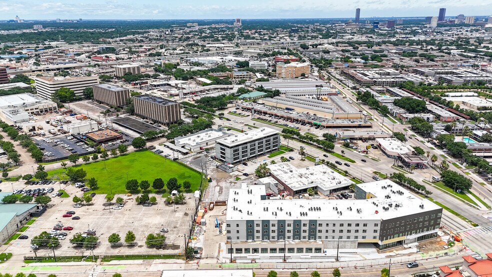 More Photos Of 6420 Hillcroft Ave, Houston Office Residential For Sale