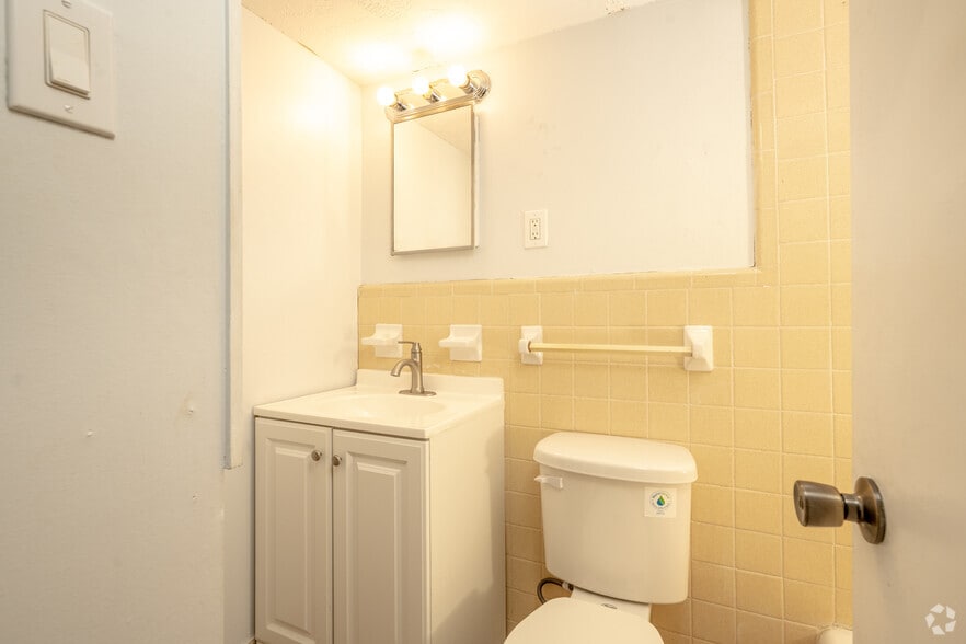 More Photos Of 700-712 N Jefferson St, Jackson Apartments For Sale