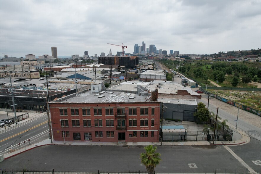More Photos Of 1727 N Spring St, Los Angeles Industrial For Sale