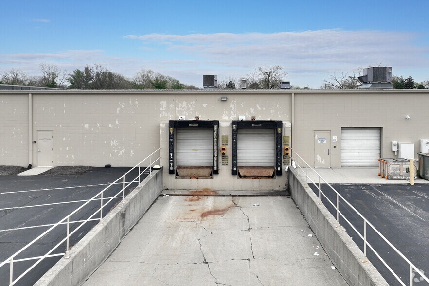 More Photos Of 6026 Lakeside Blvd, Indianapolis Light Distribution For Lease