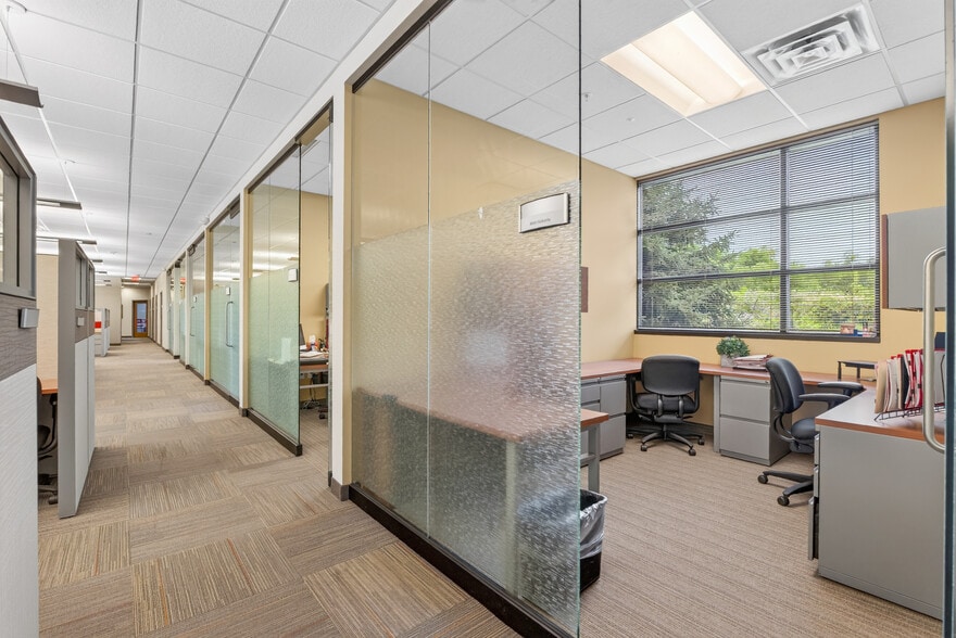 More Photos Of 9605 Schmidt Lake Rd, Plymouth Office Residential For Lease