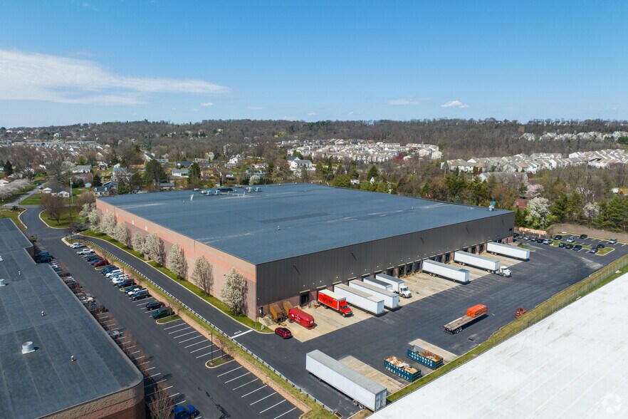 More Photos Of 1122 Longford Rd, Oaks Warehouse For Lease