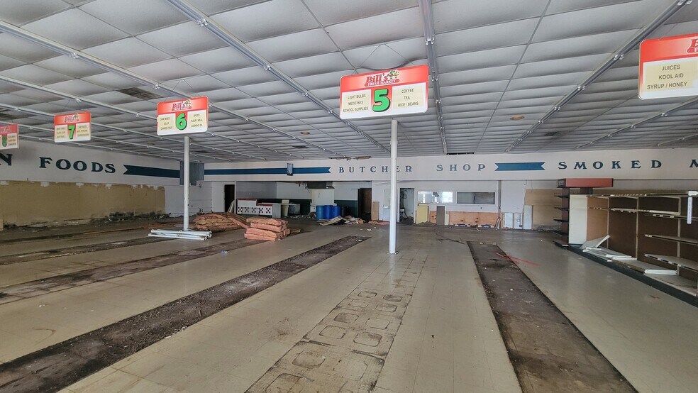 More Photos Of 812 Highway 67 S, Tuckerman Supermarket For Sale