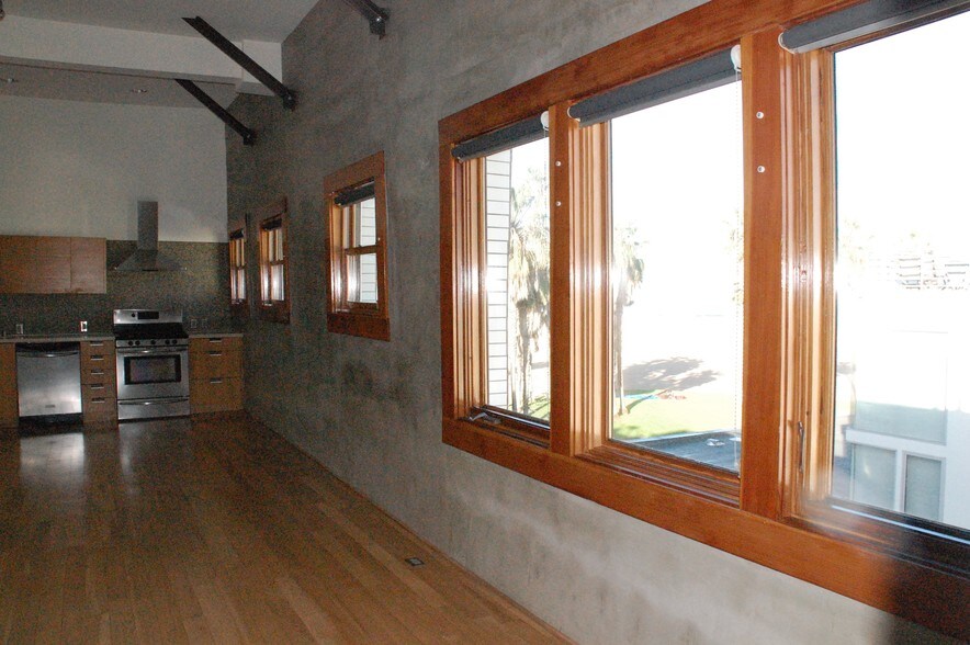 More Photos Of 8 Brooks Ave, Venice Apartments For Lease