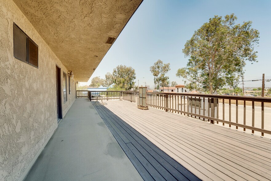 More Photos Of 1344 W 6th St, Corona Office For Sale