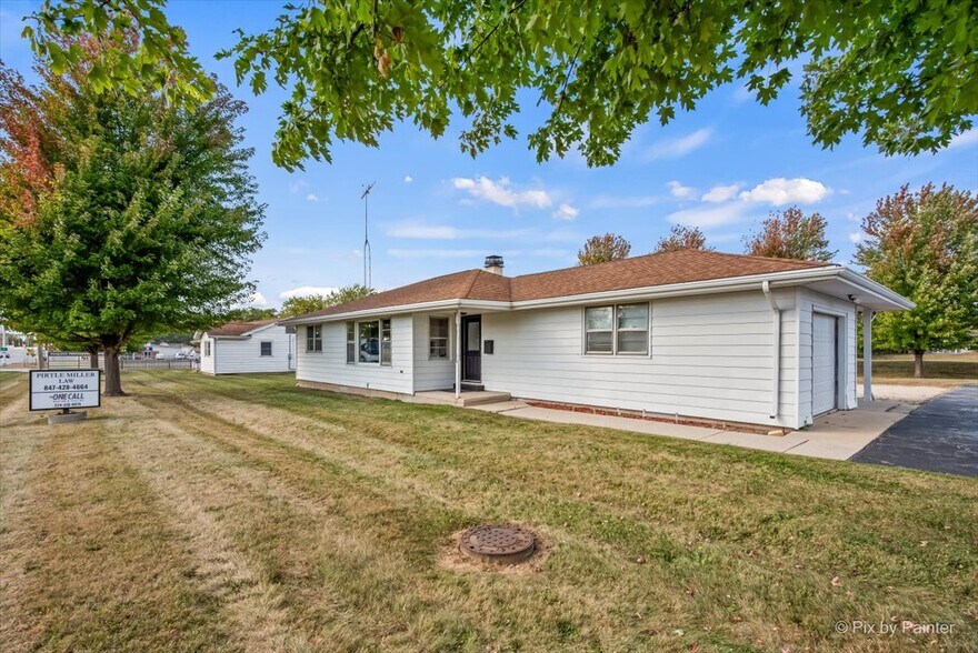 More Photos Of 124 E Oak Knoll Dr, Hampshire Office For Sale