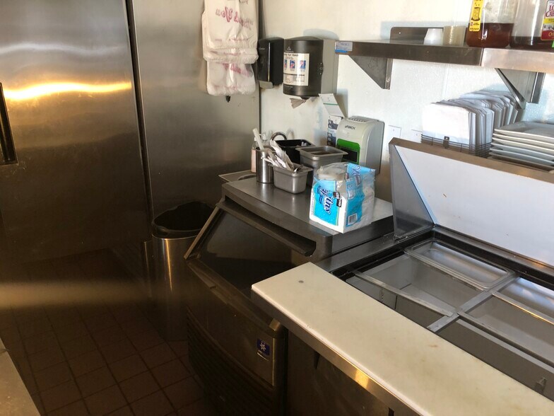 More Photos Of 26027 Eden Landing Rd, Hayward Storefront For Lease