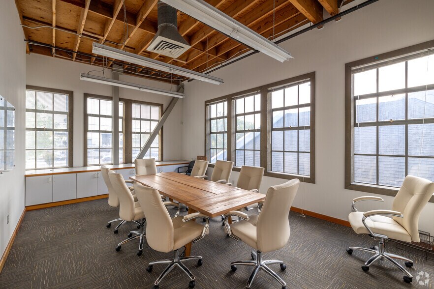 More Photos Of 550-590 2nd St, Oakland Office For Lease