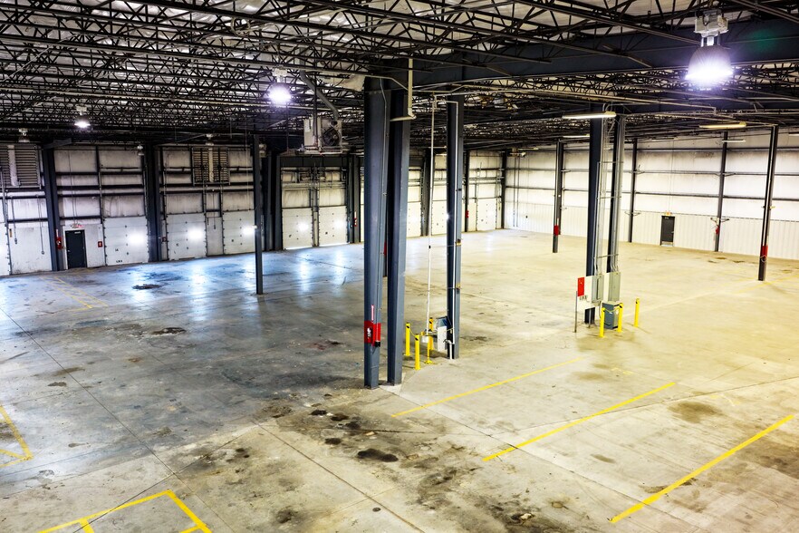 More Photos Of 7 American Woodmark Dr, Humboldt Distribution For Sale