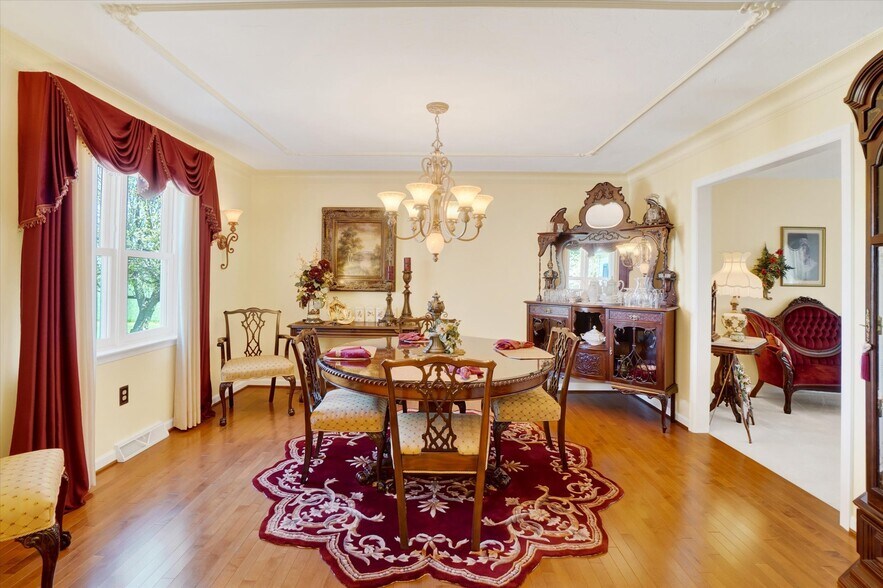 More Photos Of 2553 Roosevelt Ave, York Flex For Sale