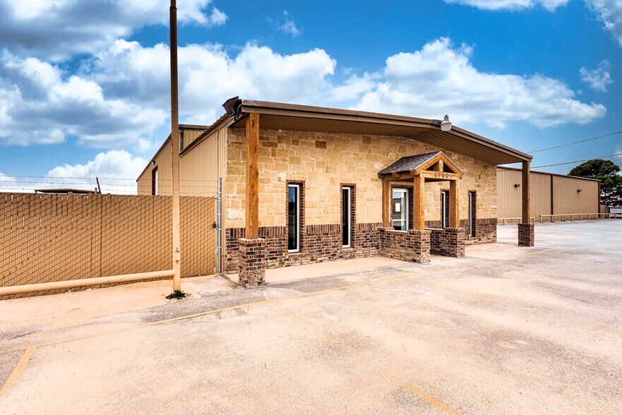 More Photos Of 6700 Interstate 20, Midland Warehouse For Lease