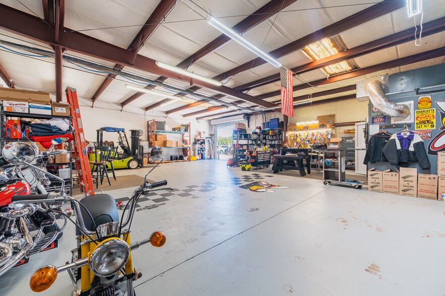 More Photos Of 2290-2298 W Airport Blvd, Sanford Flex For Sale
