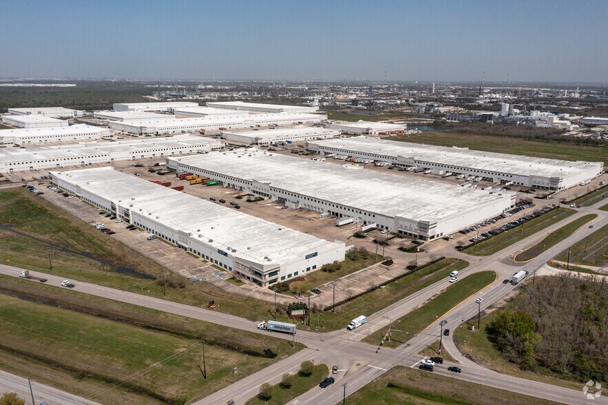 More Photos Of 9311 Bay Area Blvd, Pasadena Distribution For Lease