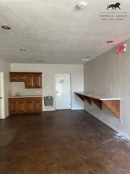 More Photos Of 5929 50th St, Lubbock Service For Lease