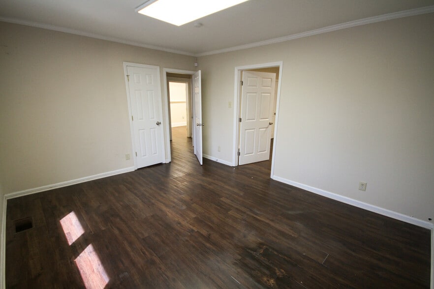 More Photos Of 1909 Cherry Rd, Rock Hill Office For Sale