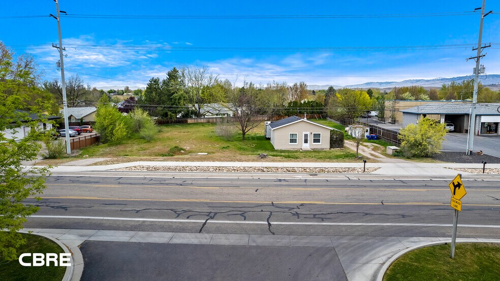 More Photos Of 1442 E State St, Eagle Land For Lease