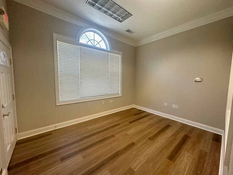 More Photos Of 10425 Old Alabama Connector Rd, Alpharetta Office For Lease