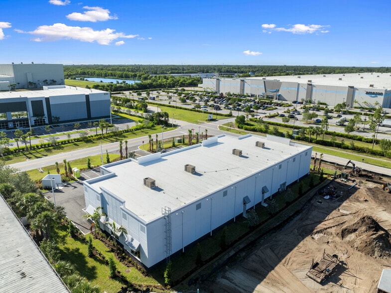 More Photos Of 14701 Walgreens Dr, Jupiter Warehouse For Lease