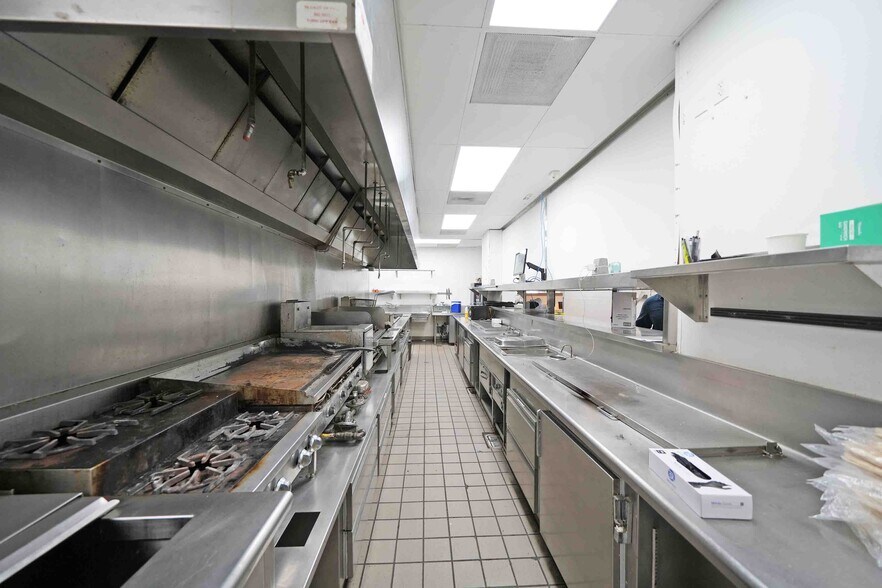 More Photos Of 1401 Lakeside Ct, Yakima Restaurant For Lease