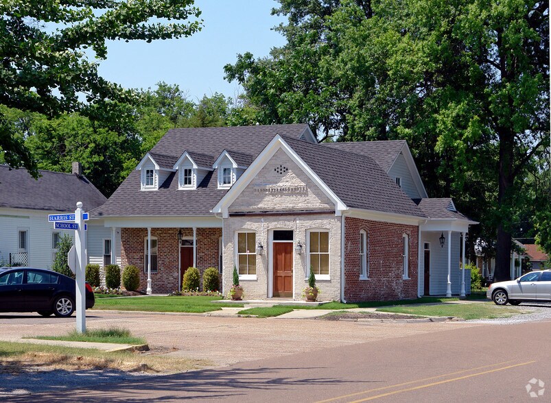 Primary Photo Of 987 Harris St, Tunica Office For Sale