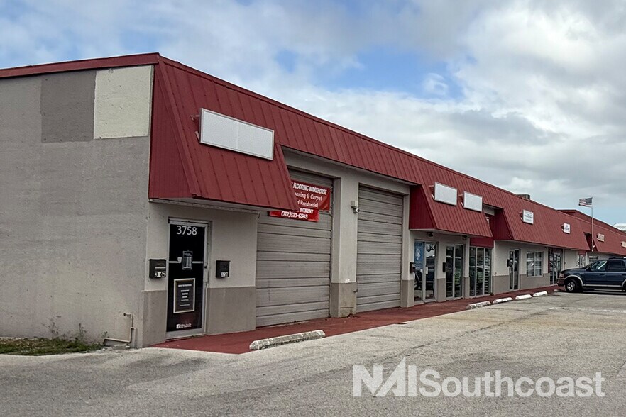 More Photos Of 3700-3758 SE Dixie Hwy, Stuart General Retail For Lease