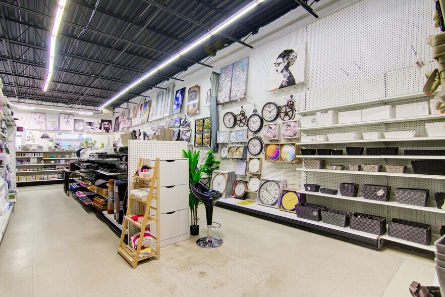 More Photos Of 988 Boul Saint-Jean-Baptiste, Mercier Freestanding For Lease