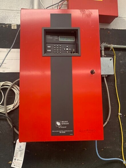 More Photos Of 60 Millstone Rd, Somerset Light Distribution For Sale