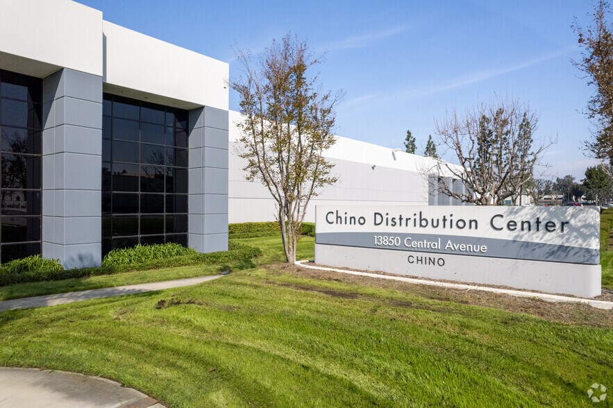 More Photos Of 13850 Central Ave, Chino Warehouse For Lease