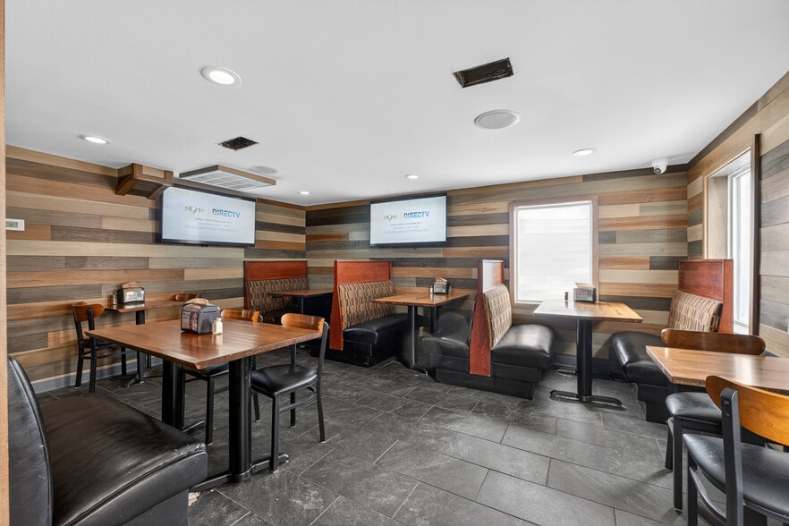 More Photos Of 8713 Gravois Rd, Saint Louis Restaurant For Sale