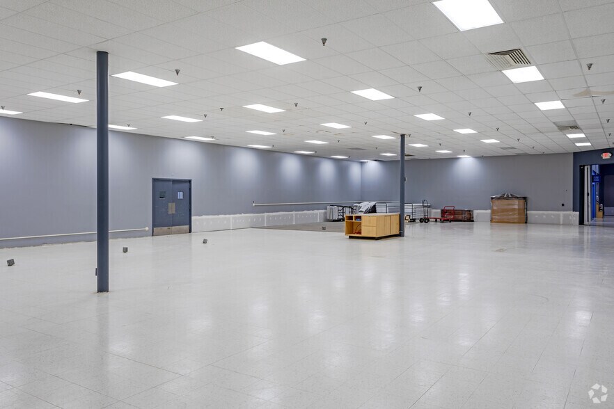 More Photos Of 308 S State St, Fairmont Unknown For Lease