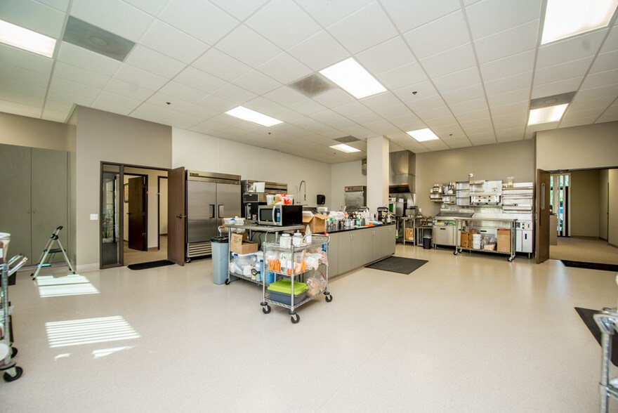 More Photos Of 537 Queensland Cir, Corona Loft Creative Space For Lease